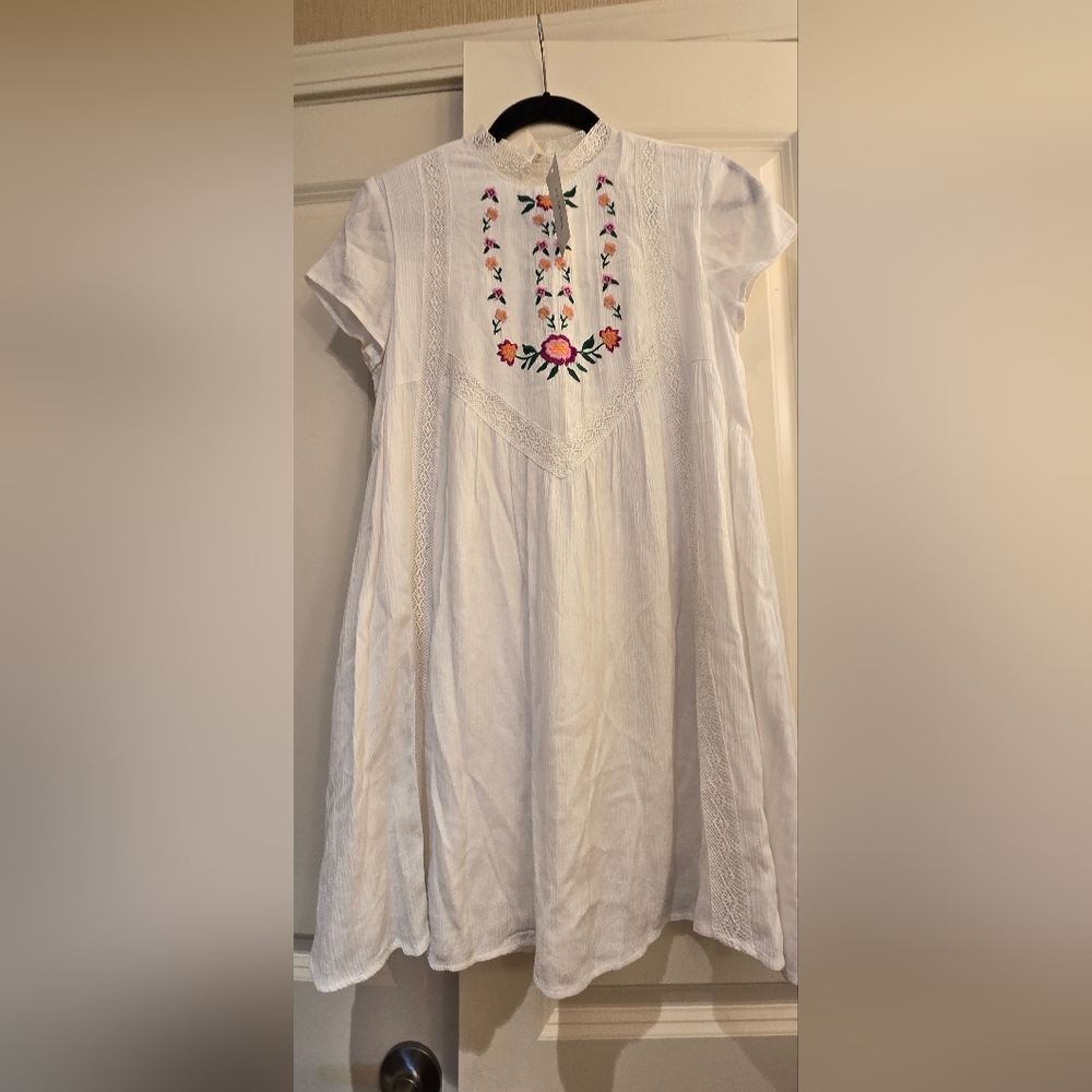 *NWT*Blue Rain Francesca's Women's Ivory embroidered dress in size XS 100% Rayon